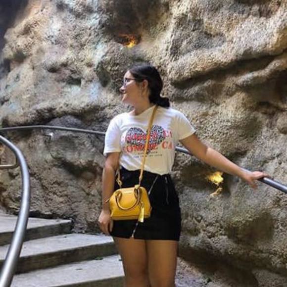 Meet your Posher, Selma - Picture 1 of 1